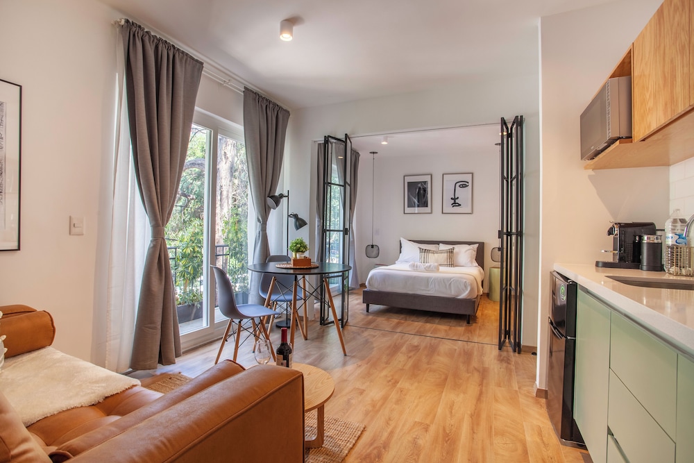 Bright & sweet unit in middle Polanco