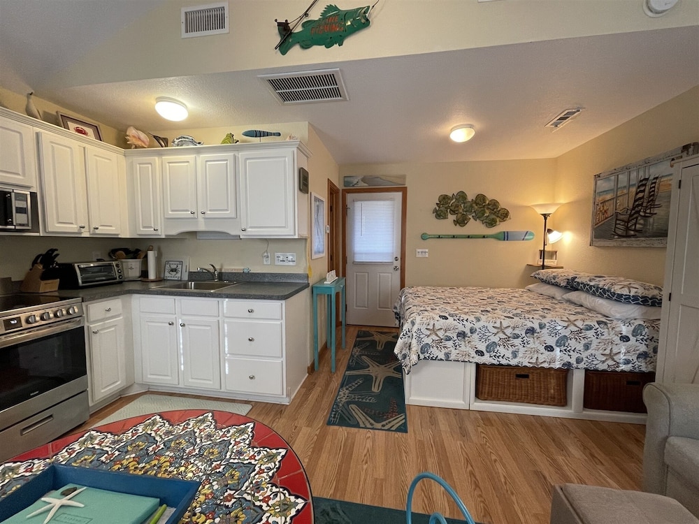 7 Safe Harbor Studio Bedroom Condo by RedAwning