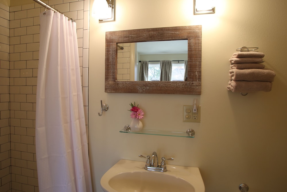 Eureka Springs Vacations - Tower House Inn - Property Image 10