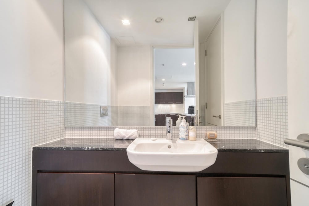 Sleek and Convenient 1BR Apt in Difc