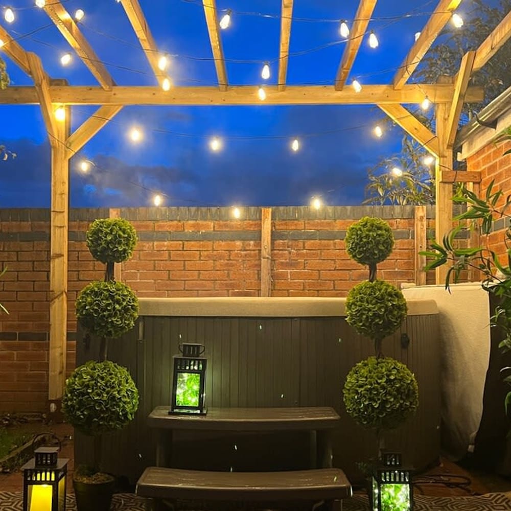 The Cheshire Gathering - Hot Tub 8 Bedroom view 2