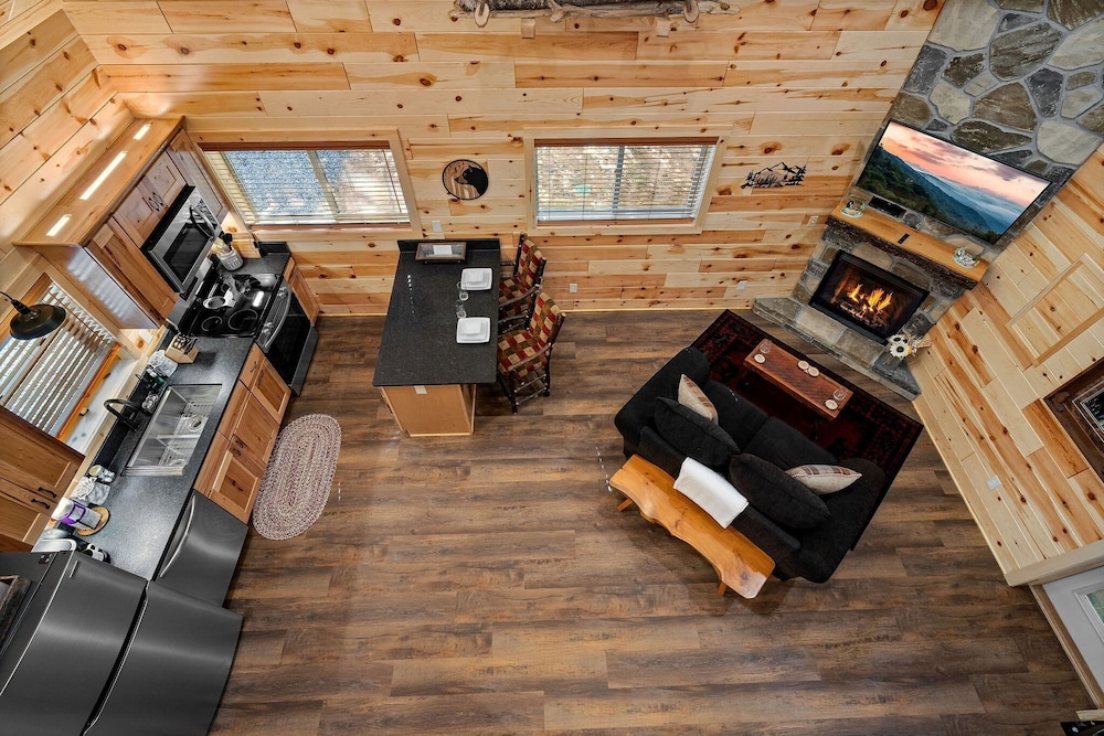 Cabin On A Hill 2 Bedroom Cabin