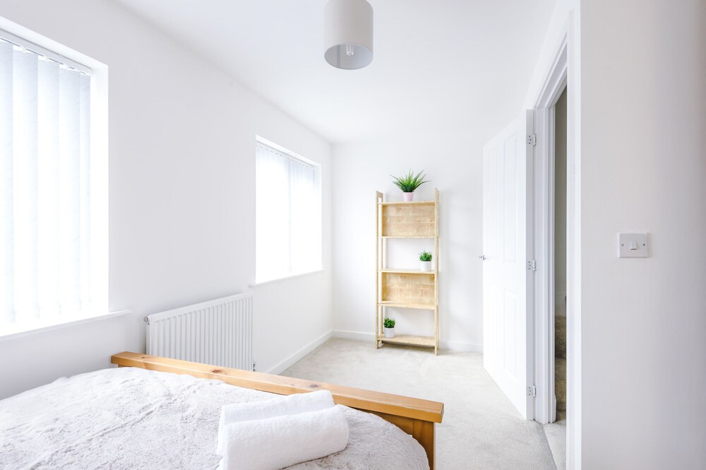 4 Bedroom 3 Bathroom Contractor Home MCR view 4