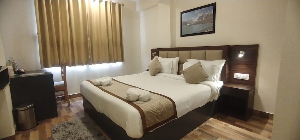 TVD Hotel Polaris Near Mg Marg