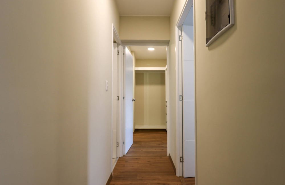 w Glorious 2BR w Perfect Balcony Near Kennedy Park