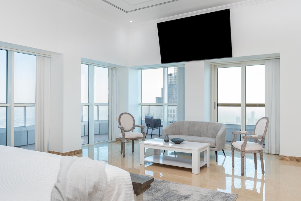 4BR Maid Penthouse w Pool and Jacuzzi