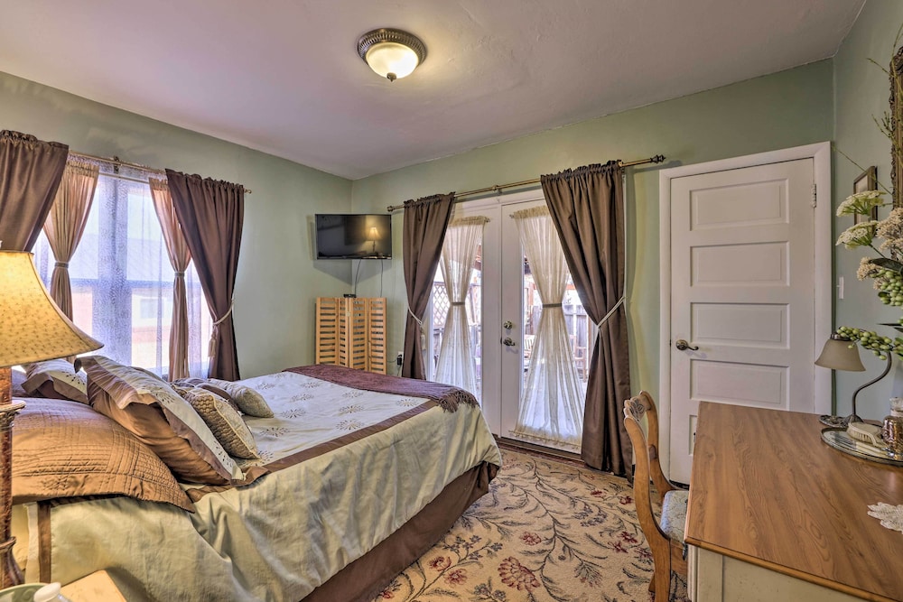 Charming Cedar City Retreat - Walk to Downtown! view 5