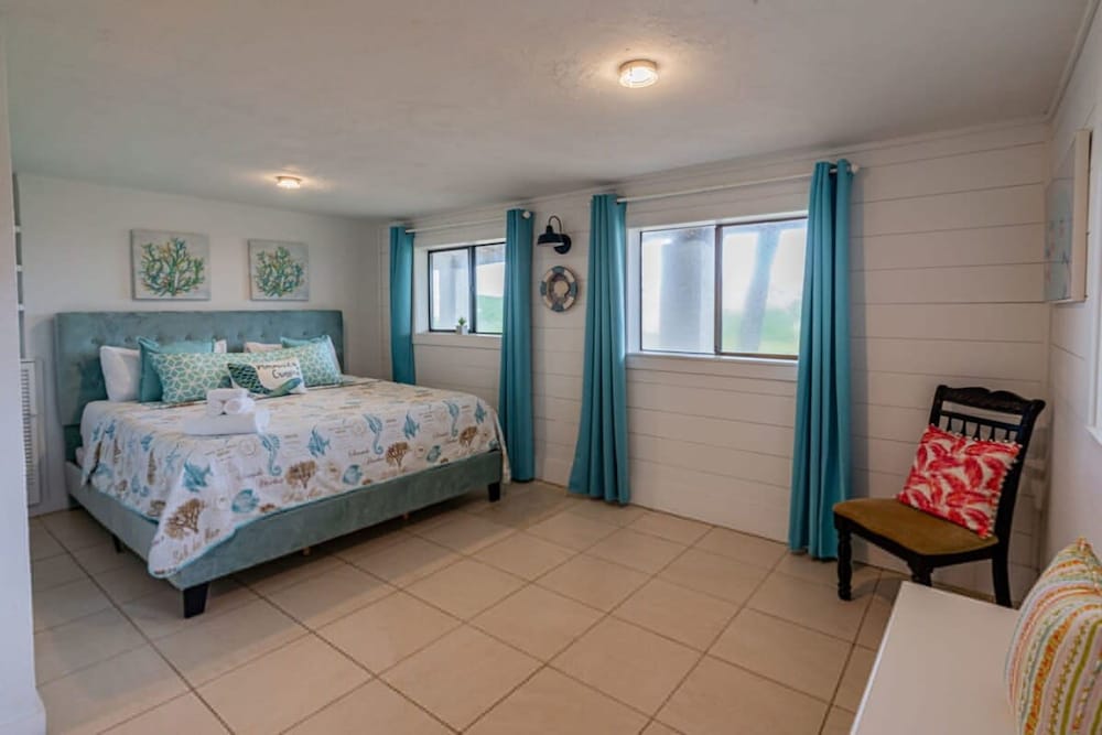 Pelican Beach Private Ocean Front Beach House- Sleeps 10 Bring Your Surf Boards