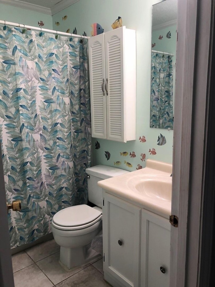 Drop Anchor - 1b 2 Bedroom Home by RedAwning