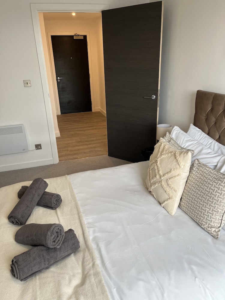 Superb City Centre new Built Flat and gym