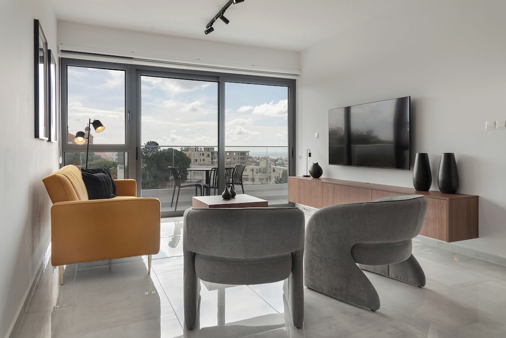Phaedrus Living Paphos Noir Residence