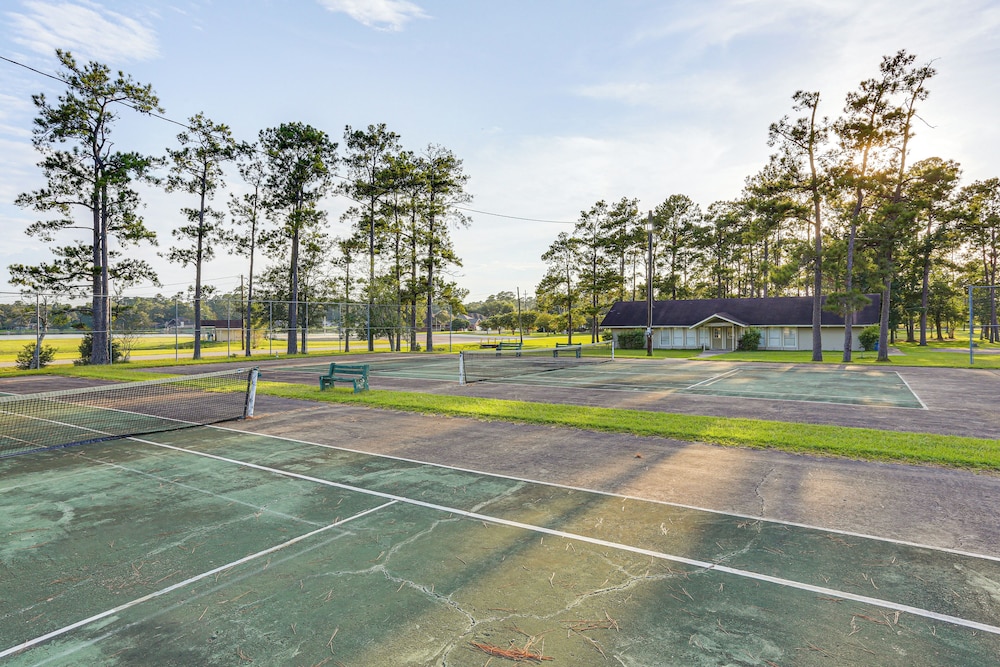 Relax By the Lake: Quiet East Texas Retreat