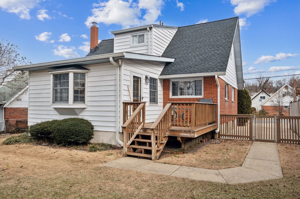 Uline Hospitality 4 Bedroom Home