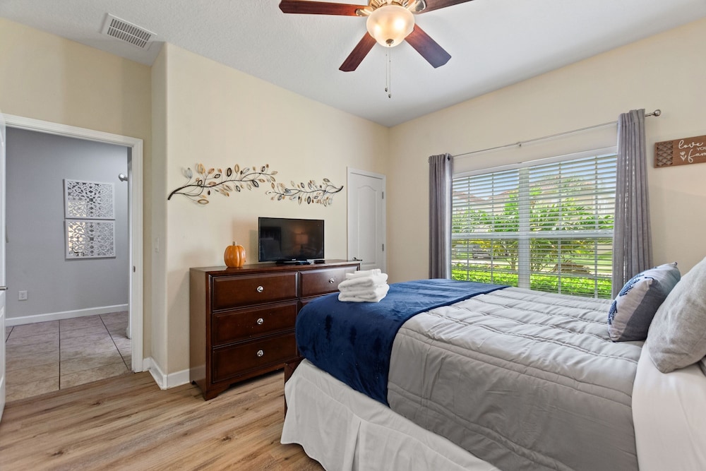 Sunny Paradise Retreat At Paradise Palms By Shine Villas 4 Bedroom Townhouse