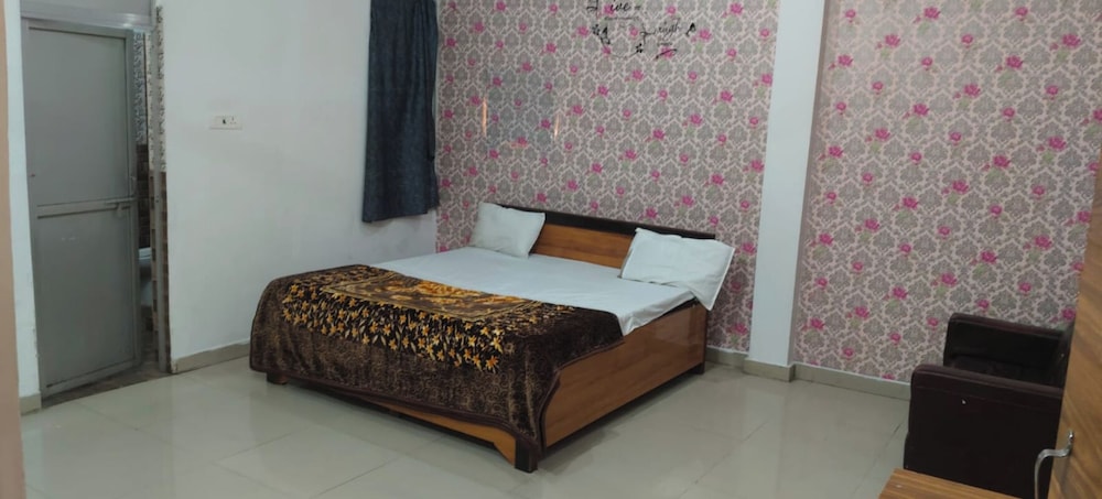 Hotel MeenakshI Palace Kanpur