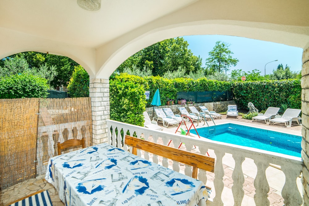 Vacation Pool Apartments