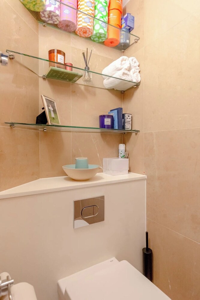 Scenic Riverside 2BD Flat - Chelsea