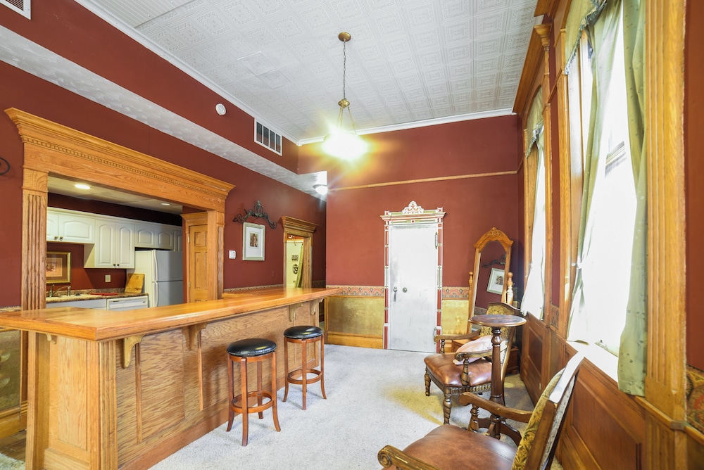 Downtown Yankton Suite: Walk to Restaurants!