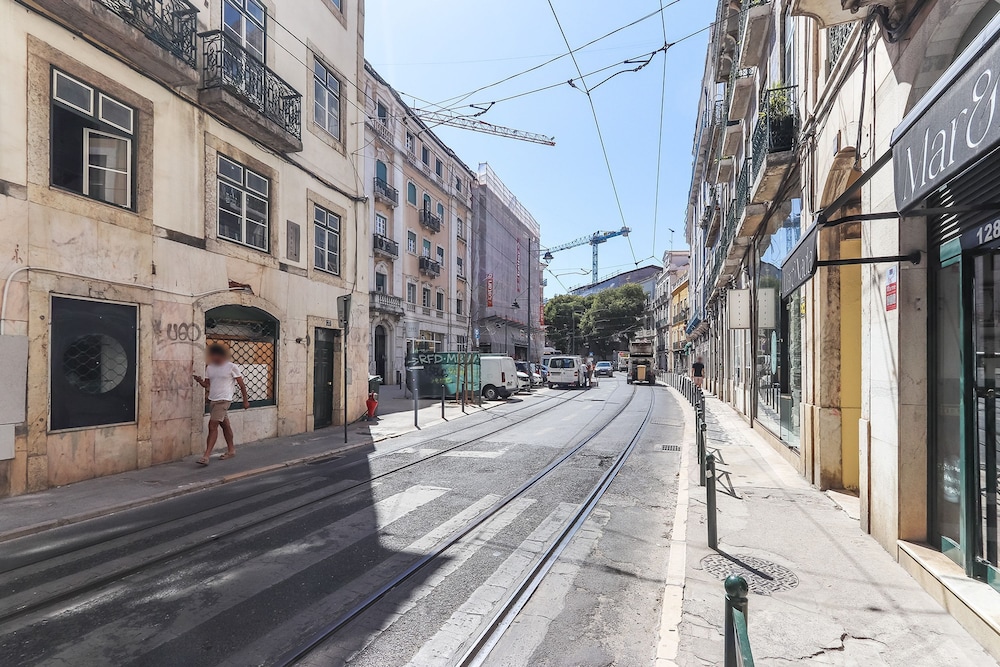 Lisbon Vacations - Santos Tiny Studio II by Homing - Property Image 5