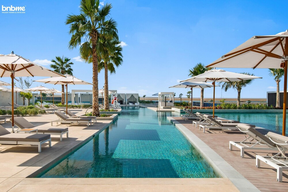 Private Beach in a Bnbme Designer Apartment
