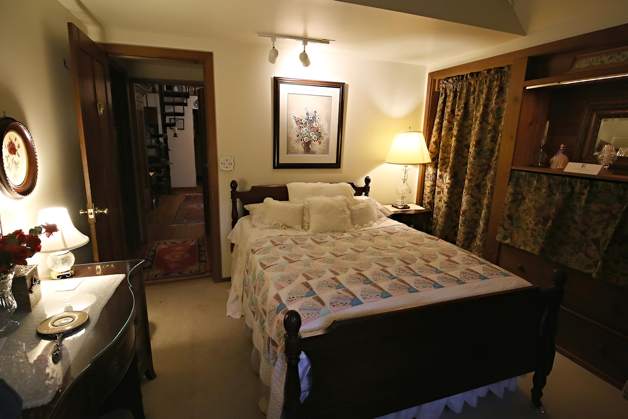 The Ebenezer House Bed & Breakfast