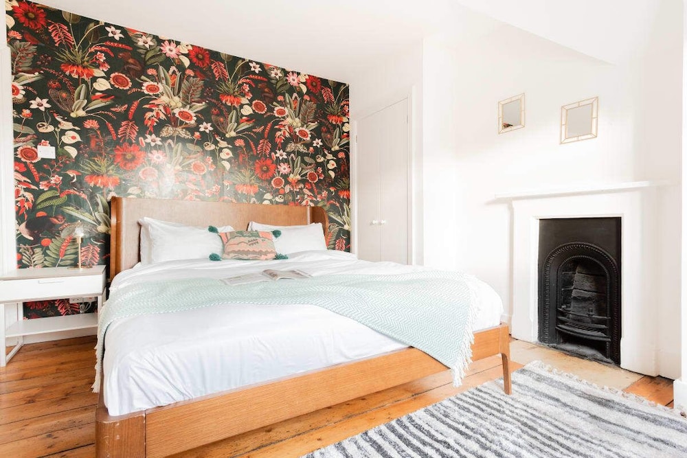 The Glasshouse Escape - 5BDR Victorian Jewel with Modern Twists in Jericho