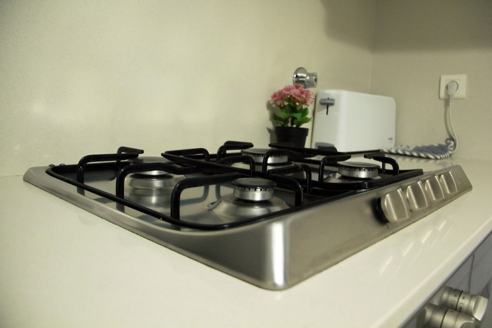Bright Apartment in Entrecampos view 5