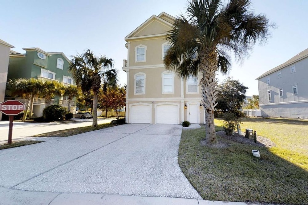 Beaufort Vacations - Palm Breeze 5 Bedroom Holiday Home - Property Image 1