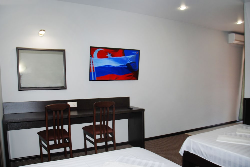Peak Season Hotel