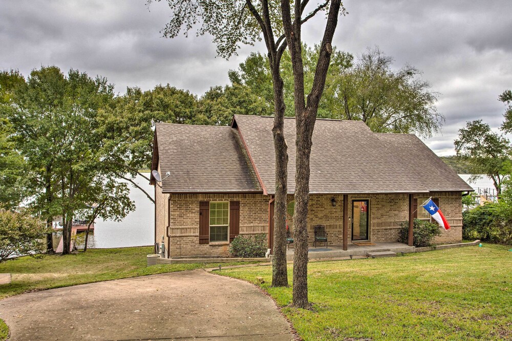 Private Dock & Fire Pit: Cedar Creek Lake Home view 5