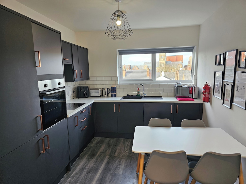 Apartmentsleeps4-marketquarter-wifi-parking
