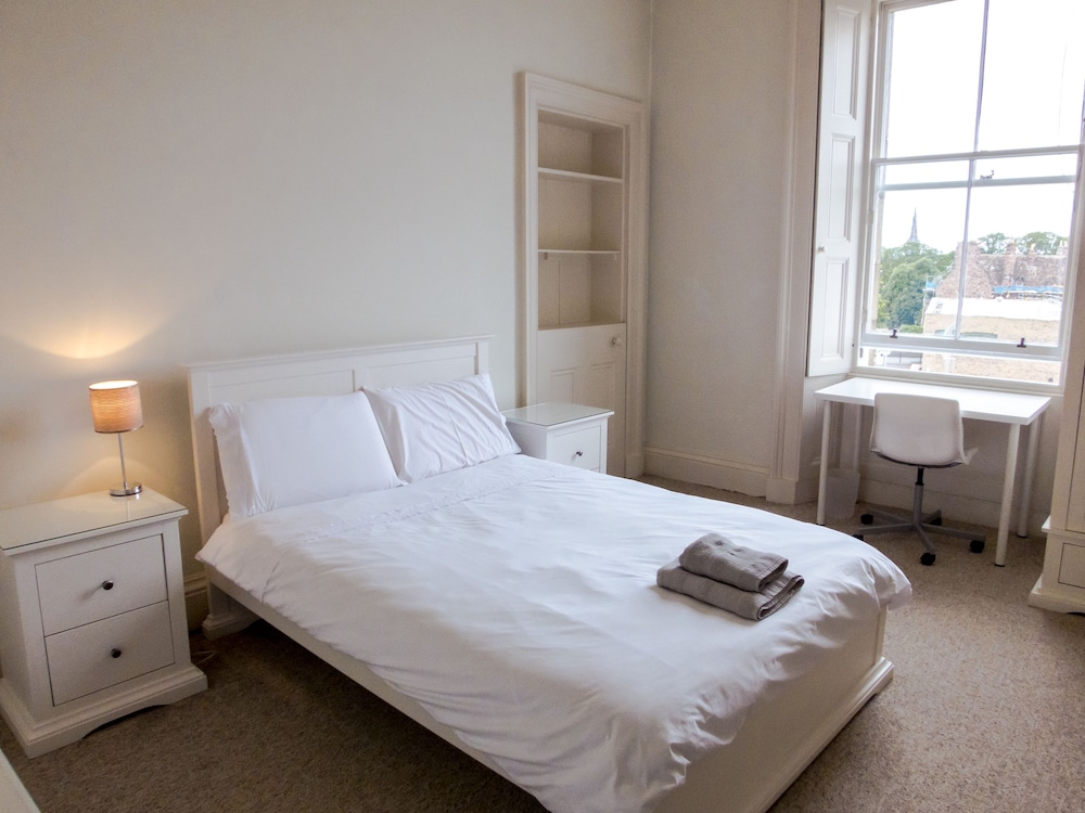 Silver Lining - Luxury Thirlestane Road view 3