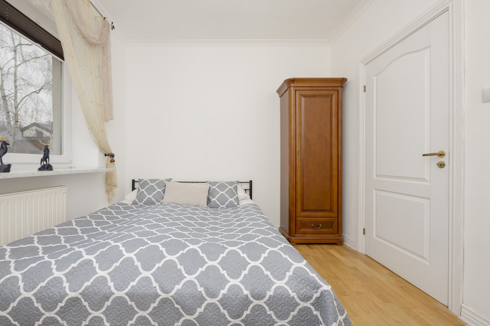 Apartment With 3 Bedrooms by Renters view 3