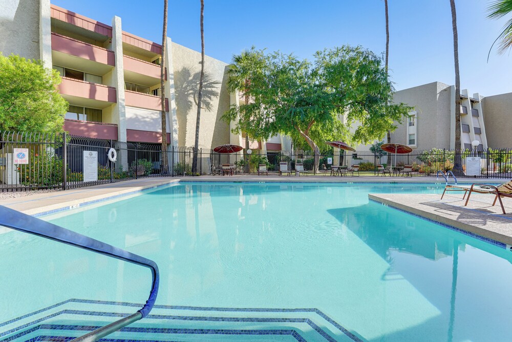< 1 Mi to Old Town: Scottsdale Condo w/ Balcony