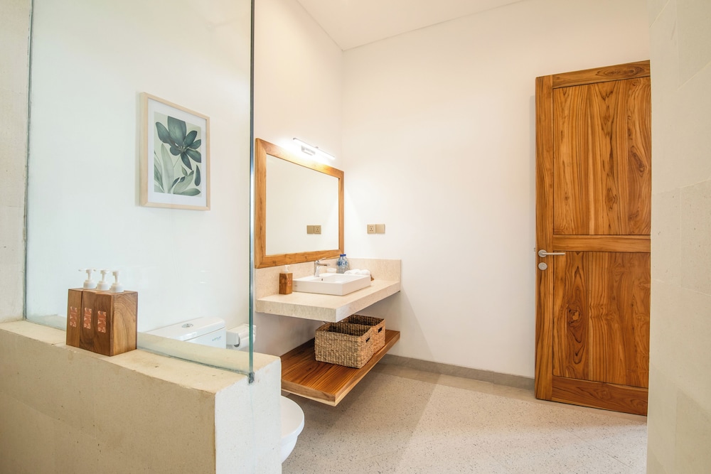 Luxurious 6 BR With Sea View, 5 Mins to Savaya