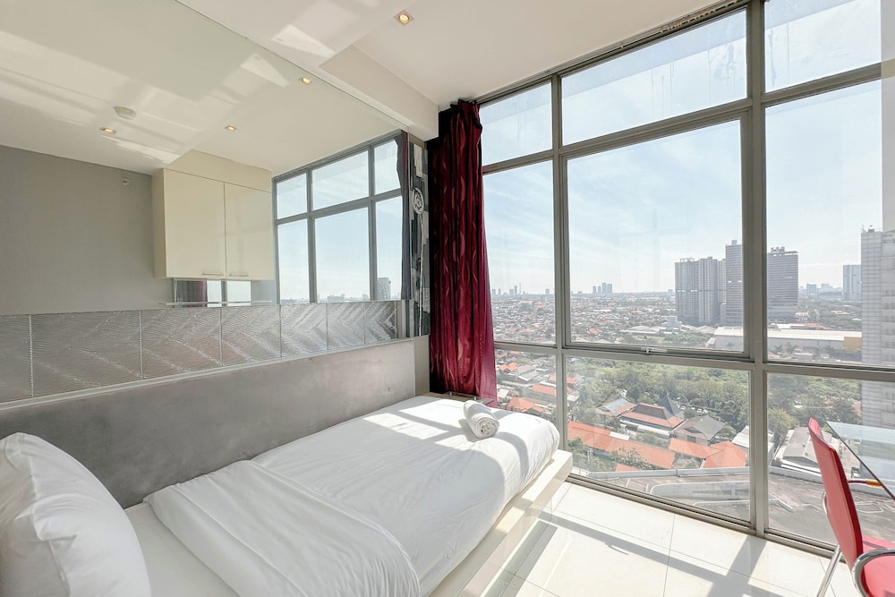 Spacious And Comfortable Living 3Br Apartment At Aryaduta Residence