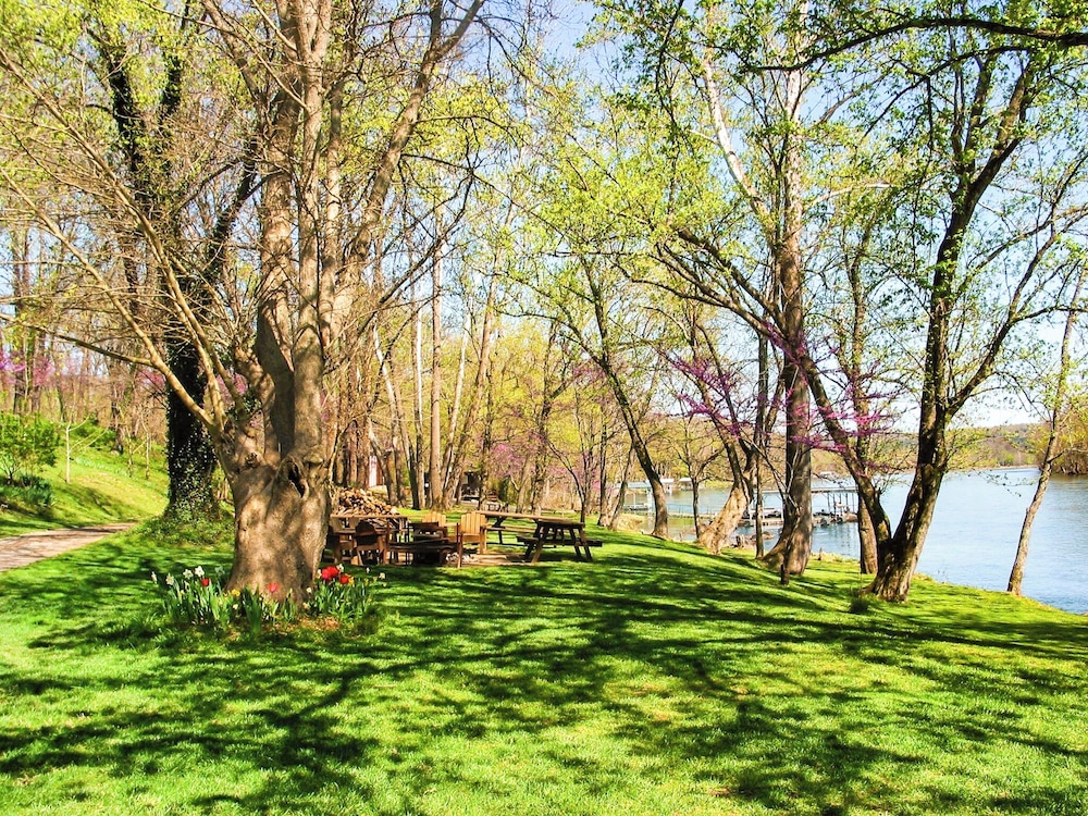 669 Rainbow Landing Dr view 3