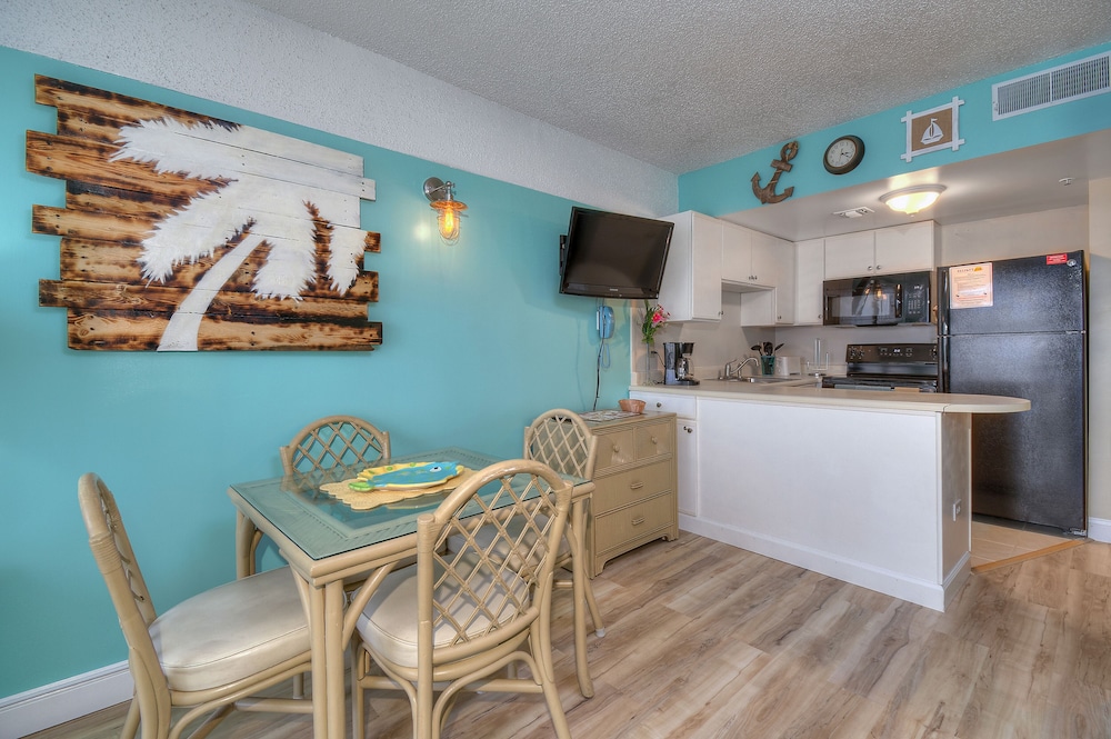 The Palace Resort by Elliott Beach Rentals