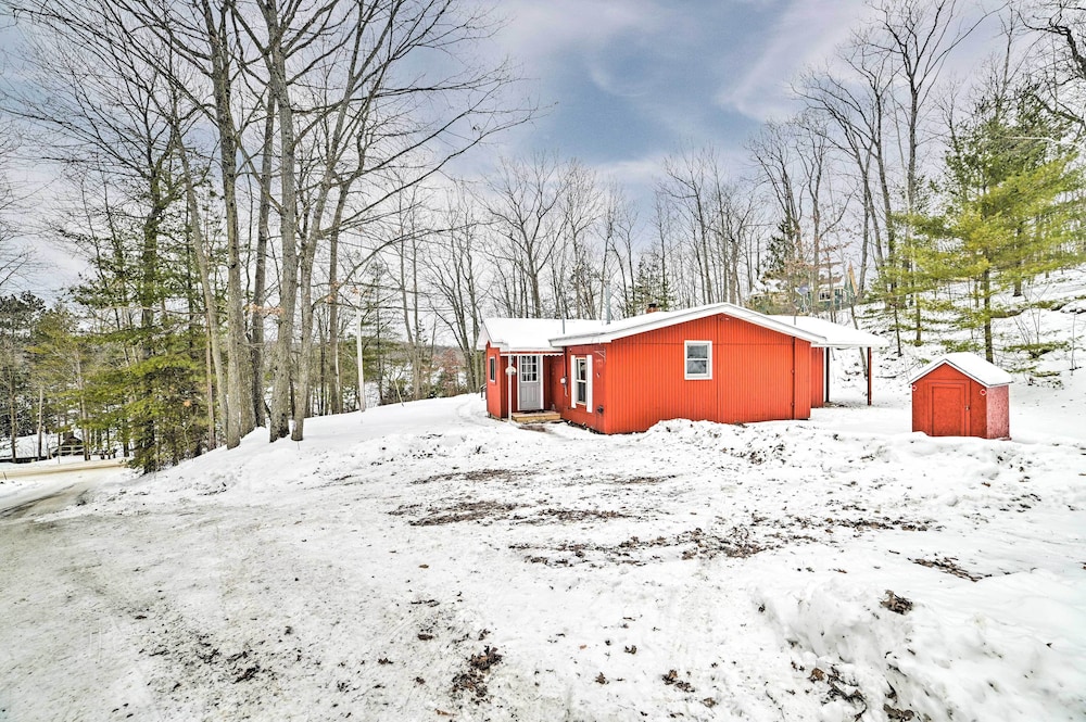 Rose City Cabin w/ Fire Pit & Lake Access view 3