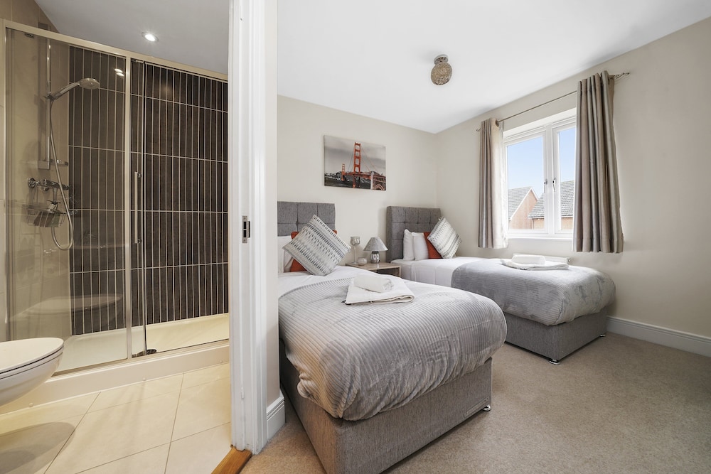 London Heathrow Living Holywell Serviced Houses view 5