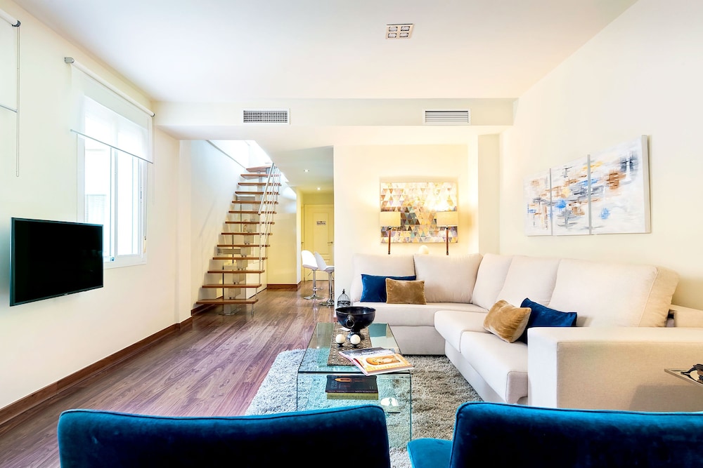 Modern Centric Duplex With Stunning Terrace Francos V