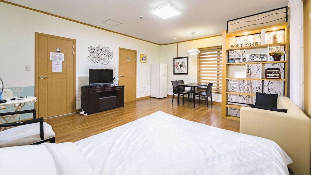 Gapyeong Hillhouse Pension