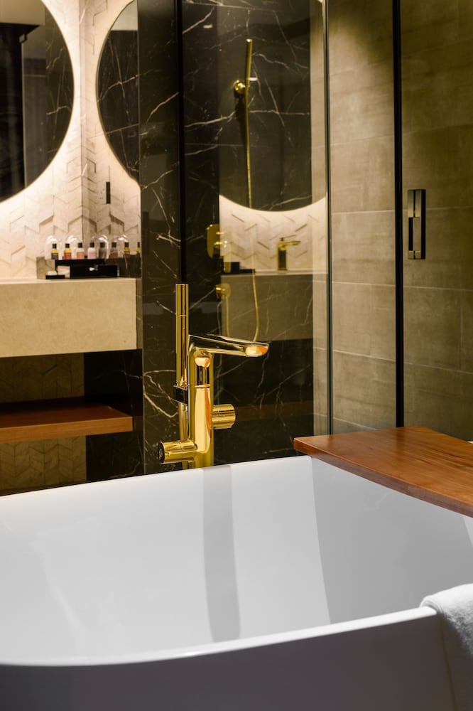 The Granite Luxury Hotel Penang 16