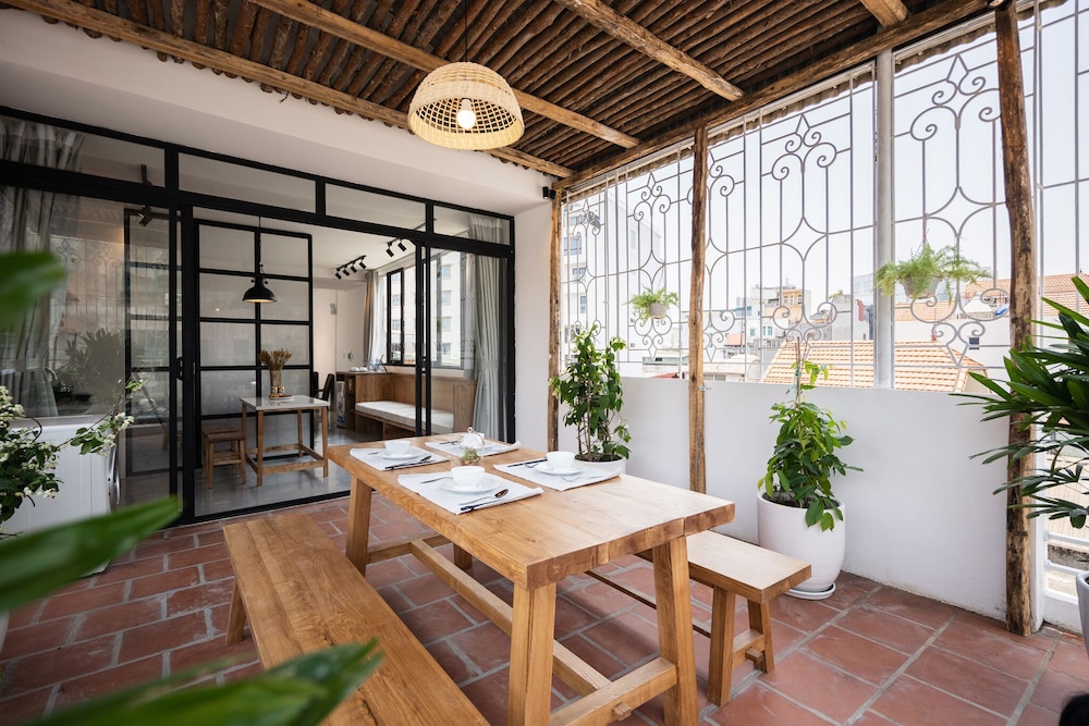 Rooftop Green Oasis