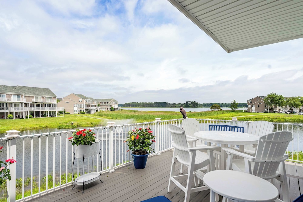 Whale of a Time Waterfront Stay for 10 With Resort-style Amenities