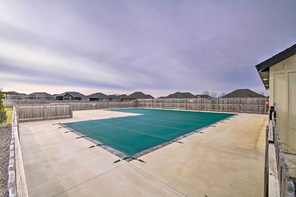 Charming Ozark Abode w/ Yard & Pool Access