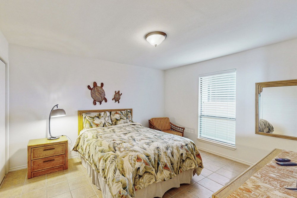 All-suite Beachfront 3BR w/ Gulf Views & Pools