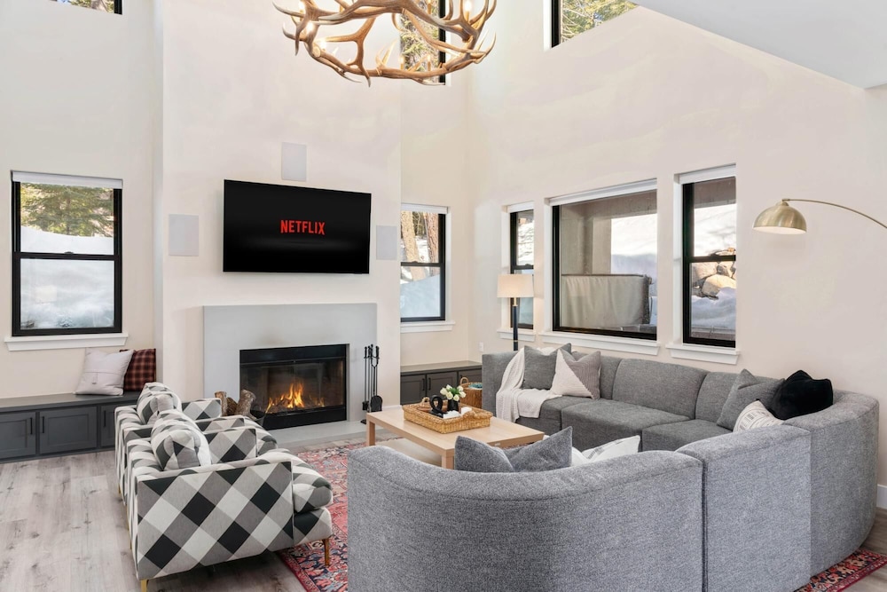 Luxury Retreat Home w Hot Tub - Property Image 48