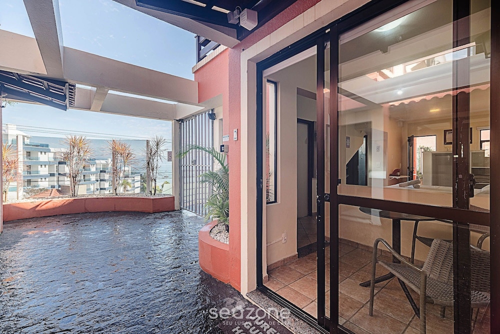 JOFs Apartamentos c Piscina e Vista Mar
