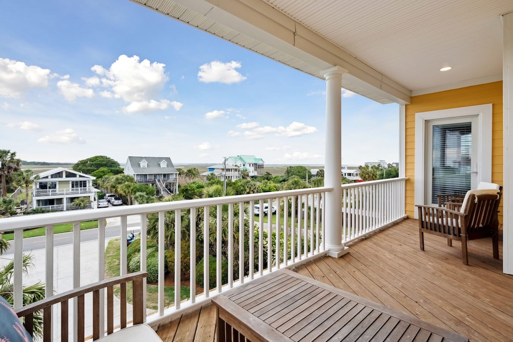 Oceanfront w Pool Panoramic Deck Views 5bdr Folly Ocean Breeze by Avantstay